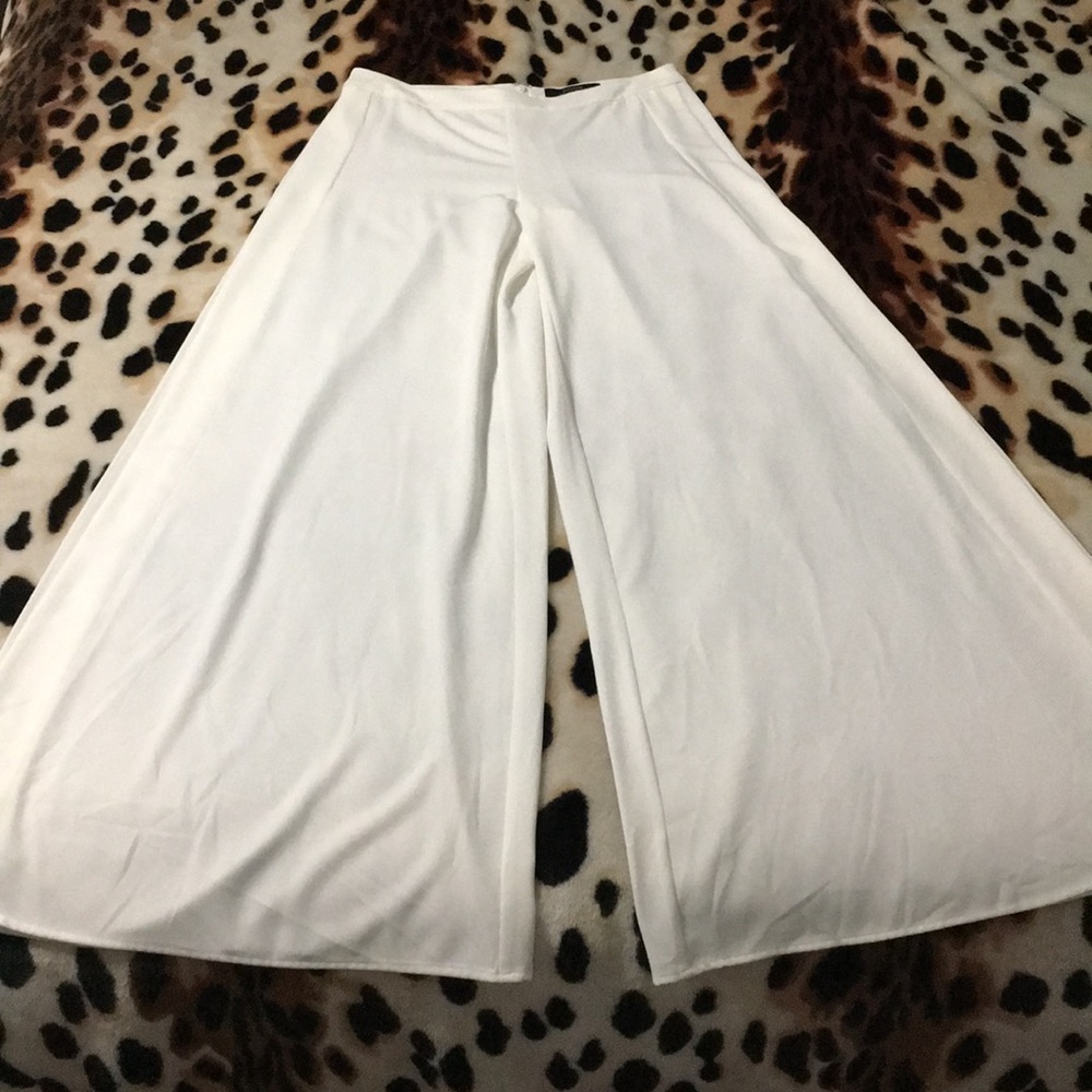 NWOT Body by Victoria slacks in white size 6